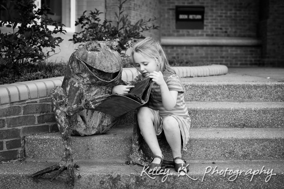7/365 - Reading to a frog