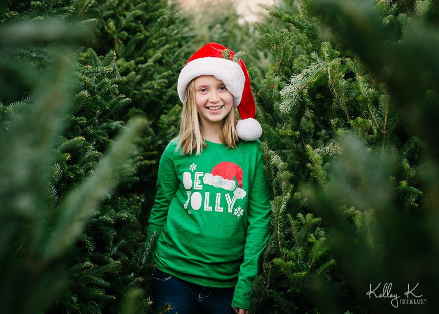 Girl-Christmas-tree-lot-jolly-KelleyKPhotography-SmyrnaGA